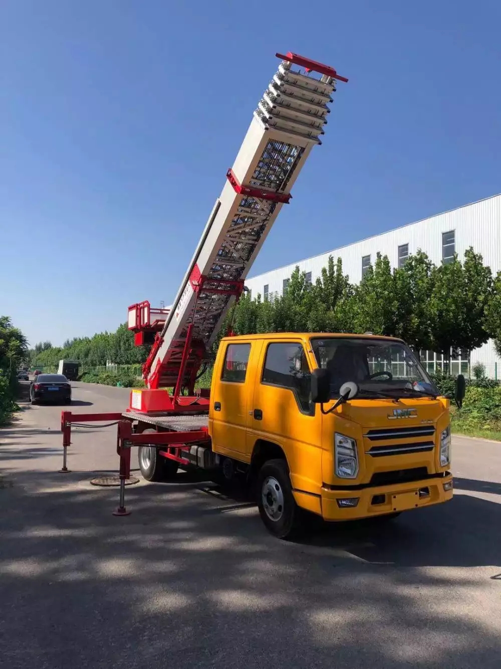 南部附近的云梯车出租服务：轻松解决高空作业需求