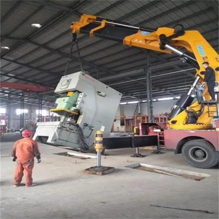 南部80吨折臂吊车出租附近电话