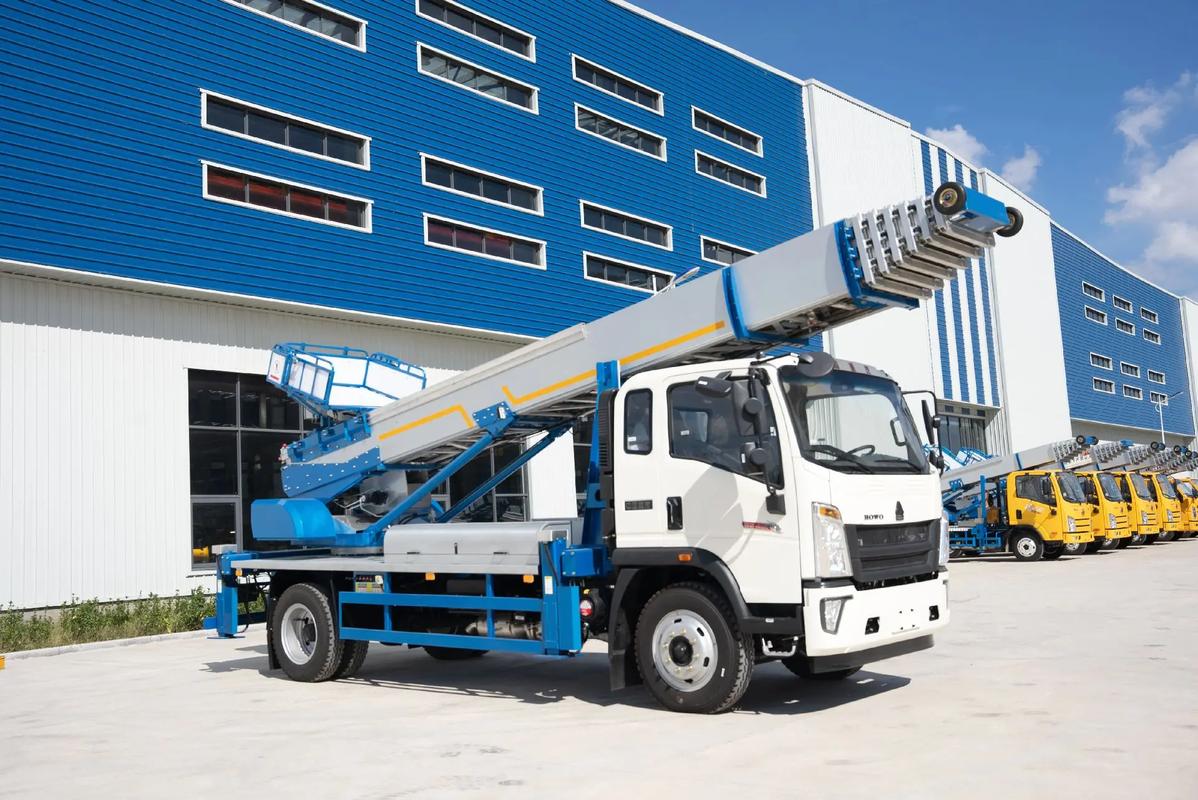 南部出租云梯车高空作业车 建筑垃圾搬运