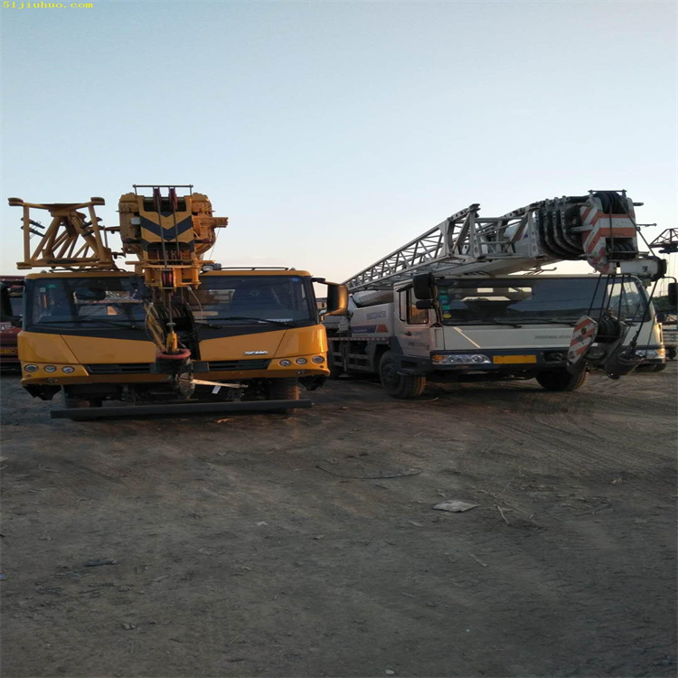 南部吊车吊挖机正确办法